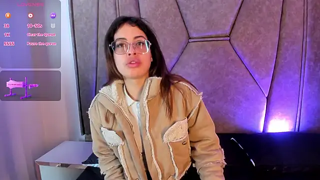 Snapshot of Isabela_Colins chatting on October 2, 12:30 pm Isabela Colins online show from October 2, 12:30 pm