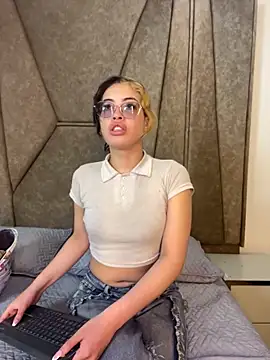 Snapshot of Isabela_Colins chatting on November 4, 12:31 pm Isabela Colins online show from November 4, 12:31 pm