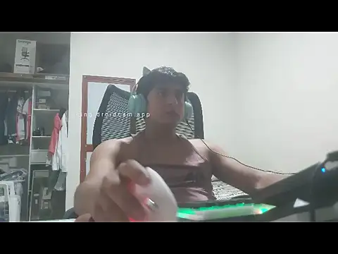 Snapshot of wilsoncrazz chatting on October 9, 5:19 am wilsoncrazz online show from October 9, 5:19 am