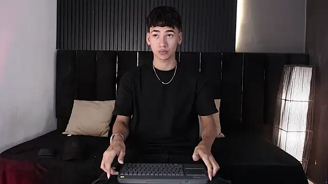 Snapshot of Dominic_ghost chatting on November 30, 9:26 pm Dominic ghost online show from November 30, 9:26 pm