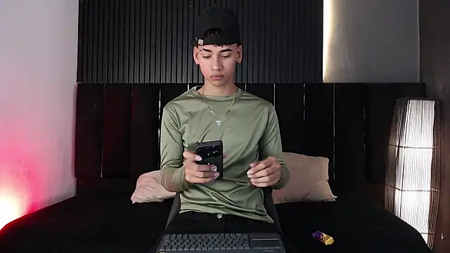 Snapshot of Dominic_ghost chatting on November 8, 8:34 pm Dominic ghost online show from November 8, 8:34 pm