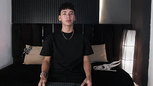 Snapshot of Dominic_ghost chatting on October 27, 12:44 am Dominic ghost online show from October 27, 12:44 am