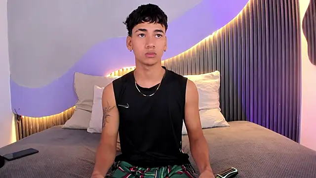 Snapshot of Dominic_ghost chatting on November 25, 2:01 am Dominic ghost online show from November 25, 2:01 am