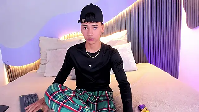 Snapshot of Dominic_ghost chatting on November 7, 4:06 am Dominic ghost online show from November 7, 4:06 am