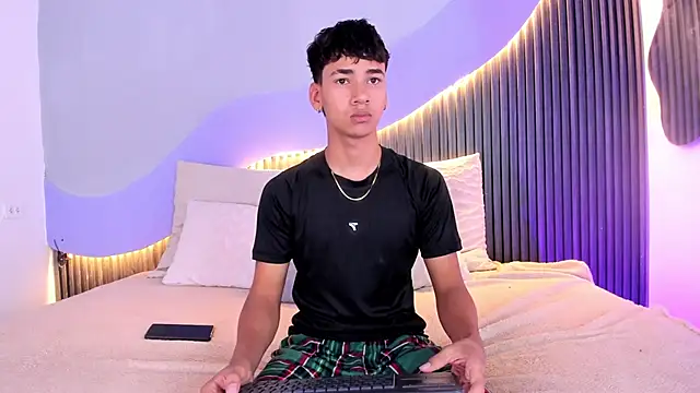 Snapshot of Dominic_ghost chatting on November 6, 5:55 am Dominic ghost online show from November 6, 5:55 am