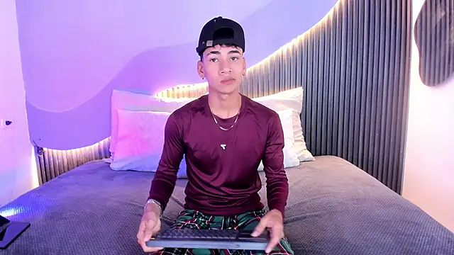 Snapshot of Dominic_ghost chatting on November 10, 1:10 am Dominic ghost online show from November 10, 1:10 am