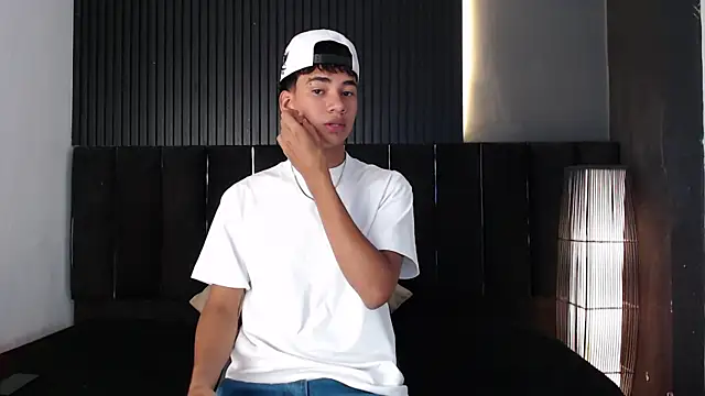 Snapshot of Dominic_ghost chatting on December 15, 11:10 pm Dominic ghost online show from December 15, 11:10 pm