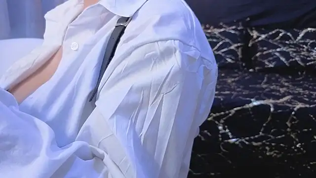 elowen halley1 online show from November 9, 7:40 pm