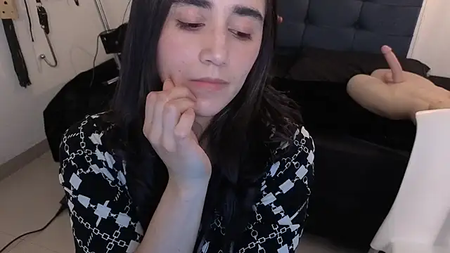 elowen halley1 online show from September 19, 7:07 pm