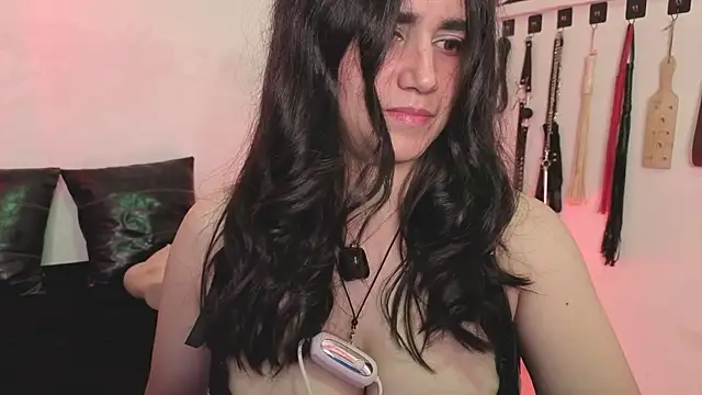 Snapshot of elowen_halley1 chatting on January 14, 8:45 pm elowen halley1 online show from January 14, 8:45 pm