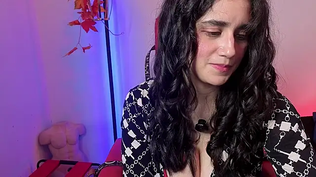 elowen halley1 online show from April 1, 8:17 pm