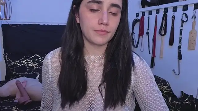 elowen halley1 online show from November 8, 9:51 pm