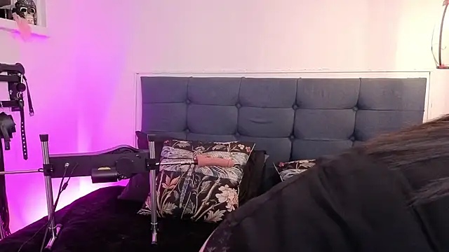 elowen halley1 online show from September 8, 7:24 pm