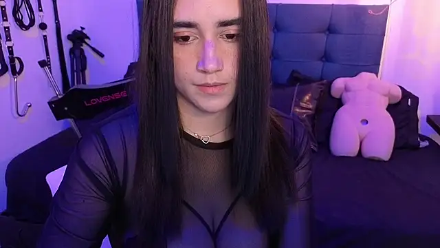 elowen halley1 online show from October 7, 7:59 pm