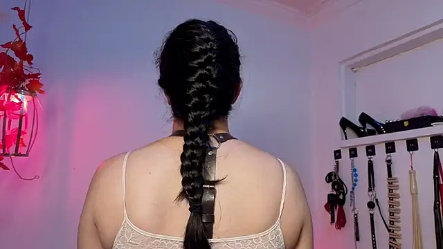 Snapshot of elowen_halley1 chatting on February 24, 7:26 pm elowen halley1 online show from February 24, 7:26 pm