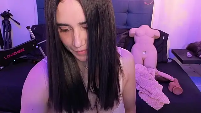 elowen halley1 online show from October 6, 7:36 pm