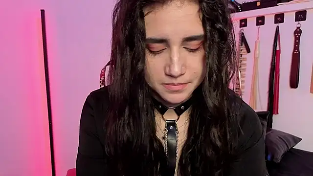 Snapshot of elowen_halley1 chatting on February 23, 6:41 pm elowen halley1 online show from February 23, 6:41 pm