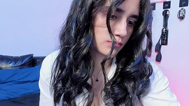 Snapshot of elowen_halley1 chatting on February 11, 5:24 pm elowen halley1 online show from February 11, 5:24 pm