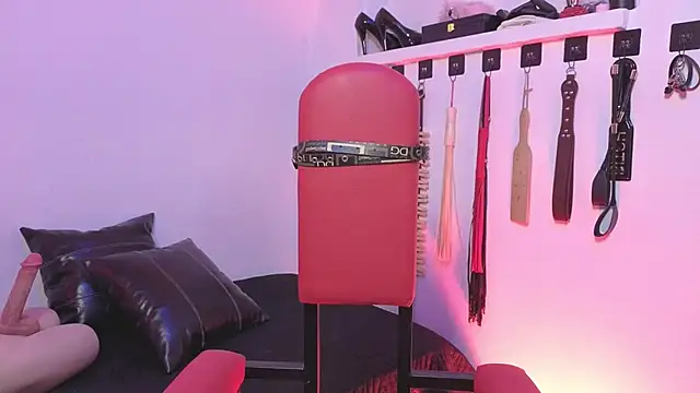 Snapshot of elowen_halley1 chatting on February 6, 8:05 pm elowen halley1 online show from February 6, 8:05 pm