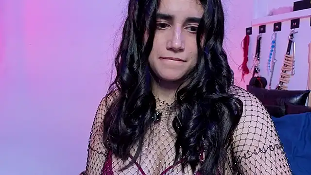 Snapshot of elowen_halley1 chatting on February 15, 7:35 pm elowen halley1 online show from February 15, 7:35 pm