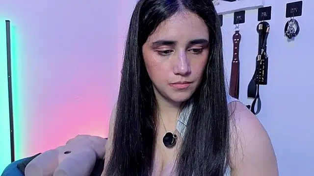 Snapshot of elowen_halley1 chatting on February 13, 8:09 pm elowen halley1 online show from February 13, 8:09 pm