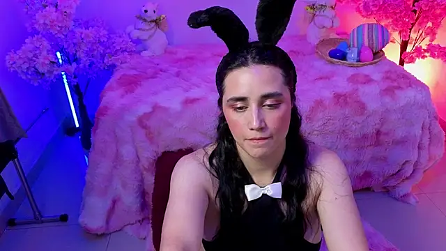 elowen halley1 online show from April 4, 8:59 pm