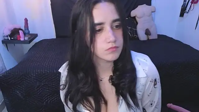 elowen halley1 online show from November 17, 7:51 pm