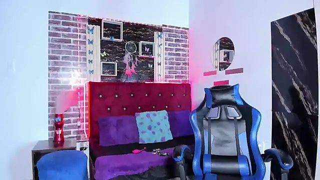 Snapshot of angelitasexxxhot chatting on November 16, 12:59 am angelitasexxxhot online show from November 16, 12:59 am