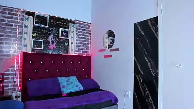 Snapshot of angelitasexxxhot chatting on November 15, 1:31 am angelitasexxxhot online show from November 15, 1:31 am