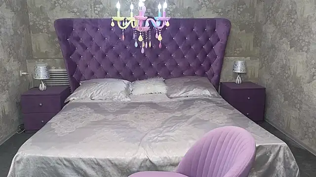 Eloisa Eliot online show from December 3, 4:06 pm