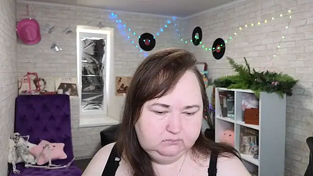 Eloisa Eliot online show from September 16, 1:45 pm