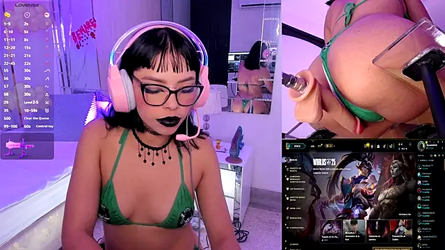 Snapshot of Nyveth chatting on November 14, 6:06 am Nyveth online show from November 14, 6:06 am