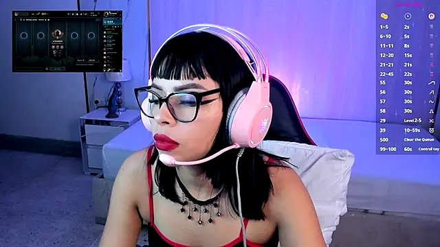 Snapshot of Nyveth chatting on November 10, 5:23 am Nyveth online show from November 10, 5:23 am