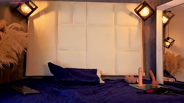 Liam forest  online show from December 17, 5:01 am