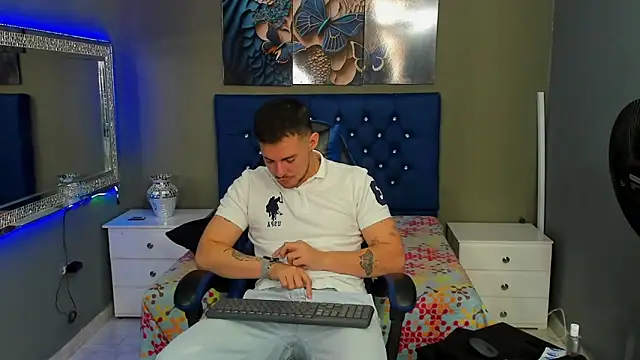 BrunoWalkerr online show from September 9, 1:09 pm