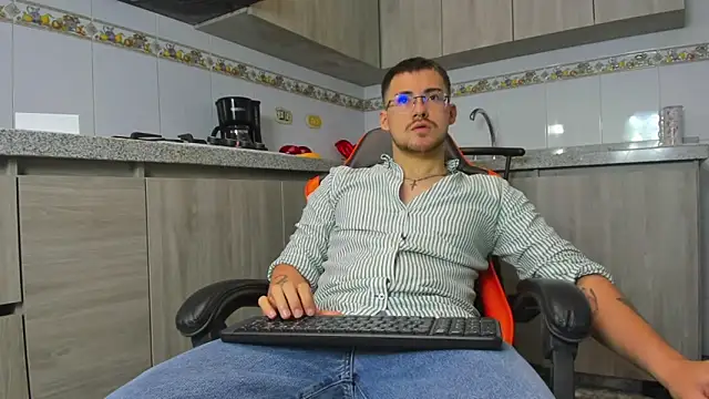 BrunoWalkerr online show from September 19, 1:04 pm
