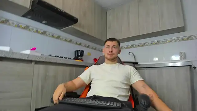 BrunoWalkerr online show from September 17, 1:02 pm