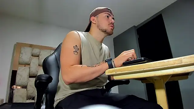 BrunoWalkerr online show from September 25, 12:33 pm