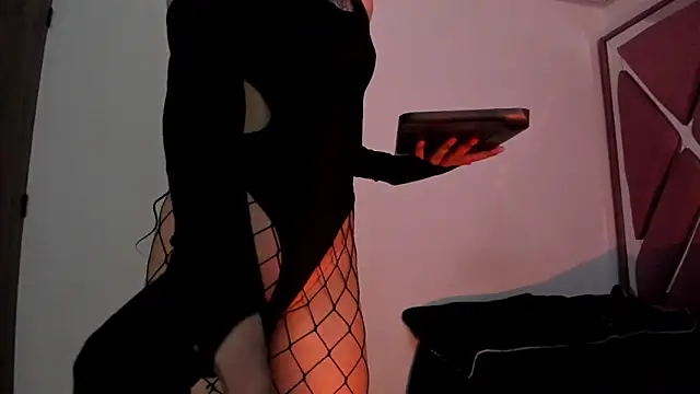 Snapshot of Alynn_Bri_ chatting on February 9, 2:53 am Alynn Bri online show from February 9, 2:53 am