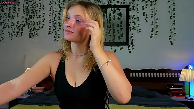 Ariana Spring online show from September 21, 1:49 pm