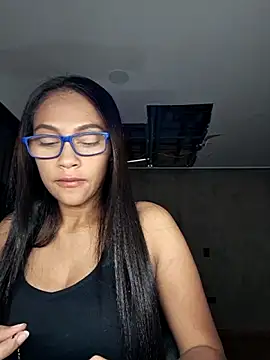 sarah garcia  online show from November 8, 1:53 am