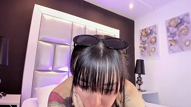 Snapshot of athziry_g chatting on December 2, 6:15 am athziry g online show from December 2, 6:15 am