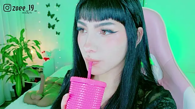 cuteezoe online show from May 15, 2:53 am
