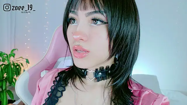 cuteezoe online show from May 2, 4:07 am