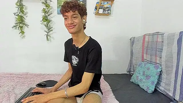 Snapshot of Peterfrost19 chatting on November 7, 3:27 pm Peterfrost19 online show from November 7, 3:27 pm