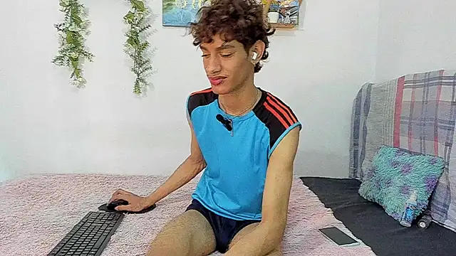 Snapshot of Peterfrost19 chatting on November 9, 3:32 am Peterfrost19 online show from November 9, 3:32 am