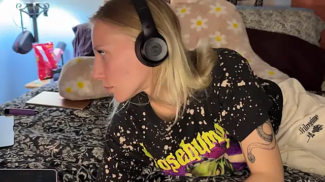 Snapshot of onlysunidreamss chatting on October 14, 1:17 am onlysunidreamss online show from October 14, 1:17 am