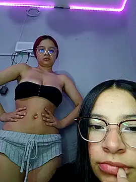 Snapshot of Anne_Mia chatting on October 31, 9:17 am Anne Mia online show from October 31, 9:17 am