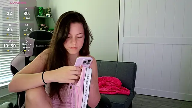 lilbbyily online show from May 19, 2:46 pm