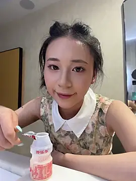 Snapshot of shishi0688 chatting on June 12, 3:54 pm shishi0688 online show from June 12, 3:54 pm